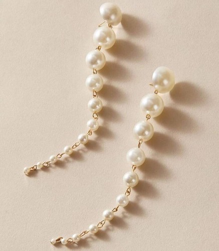Pierced 6" Xlong gold and cream graduated pearl earrings - Picture 3 of 4