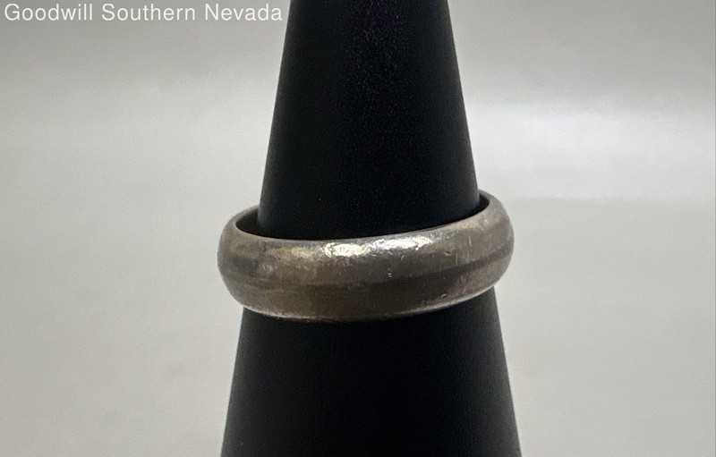 Simple Sterling Silver Round Band Ring - Size 6 (FLAWED)