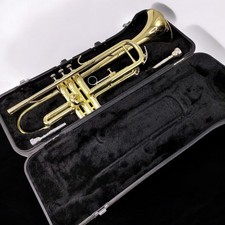 Jupiter JTR-300 flat Trumpet with Case and 2 Mouthpieces, Brass, Beginner
