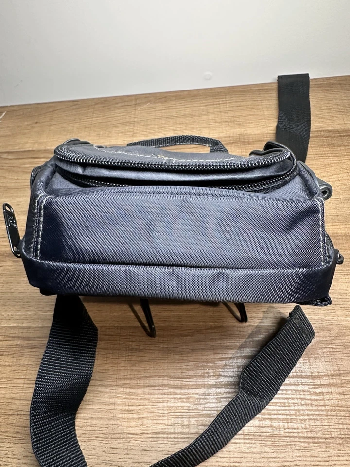 CASE LOGIC CD Walkman Carrying Bag Black w/ Strap - Image 4 of 4