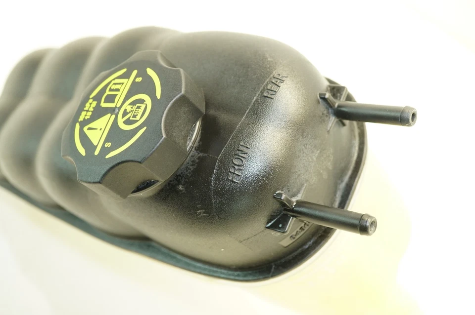 🔅2014-2020 CHEVROLET SUBURBAN OEM. TANK ASSEMBLY, RAD SURGE W/ CAP - Image 2 of 4