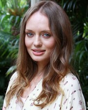 SEXY LAURA HADDOCK 8x10 PHOTO *