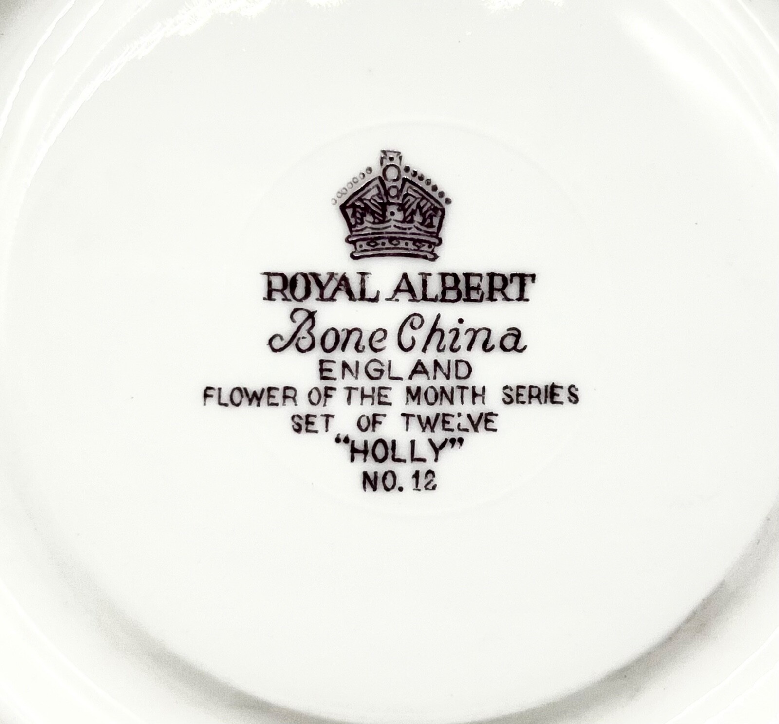 ROYAL ALBERT FLOWER OF THE MONTH DECEMBER HOLLY TRIO: DESSERT PLATE, CUP, SAUCER
