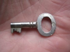 antique steamer trunk baggage luggage key eagle # 26 padlock lock hardware