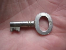 antique steamer trunk baggage luggage key eagle # 26 padlock lock hardware