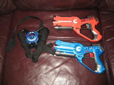 2 ATTACK 28 LAZER PISTO GUNS WORKS 2018 MERCH SOURCE VEST