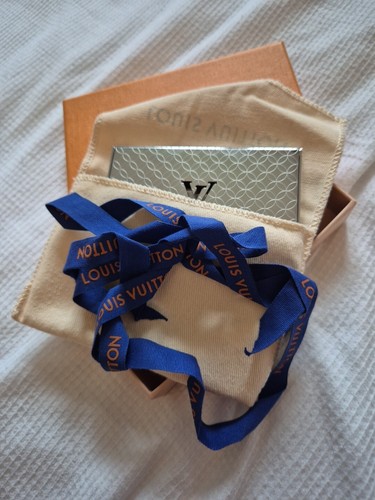Louis Vuitton Palladium Metal Champs-Elysees Card Holder. New Few Minor Marks - Picture 11 of 23