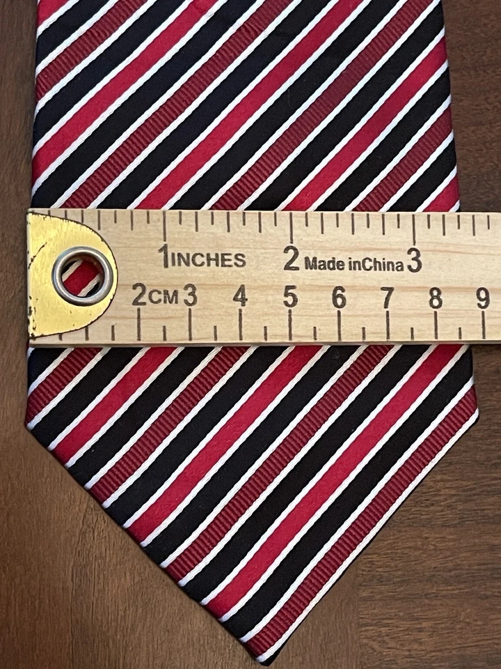 Corbata Stafford Essentials roja negra Repp hecha a mano de seda para hombre hecha en China Foto 4 de 4