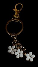 White Enamel Daisy Flower Keychain Gold Tone Floral Charm Purse Bag Key Ring