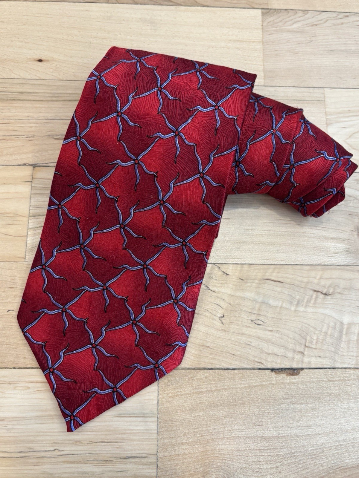 The Nature Conservancy Men's Red Neck Tie 100% Silk Brittle Starfish Pattern 4”