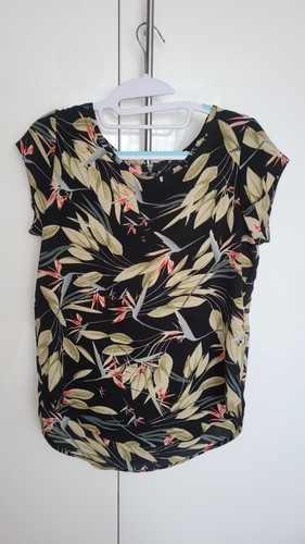 Only Damen Bluse T-Shirt Sommer Shirt Kurzarm Blumen Schwarz Reißverschluss 34 - Bild 5 von 6