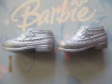 BARBIE DOLL / PAIR OF SHOES: BOOTS, PUMPS ....... (912)