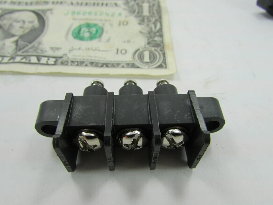 2 Bussmann Magnum 3-Pole Screw Terminal Blocks 50A 300V B38 Short Turret Barrier - Image 4 of 4