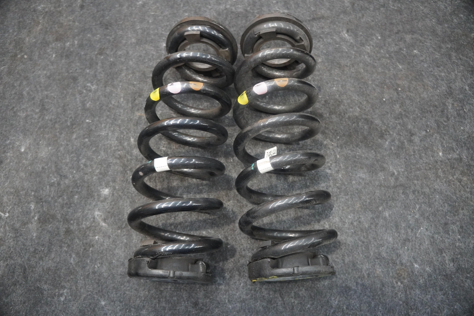 Set 2 Rear Shock Absorber Strut Spring Coil 670220110 OEM Maserati Grecale 2023