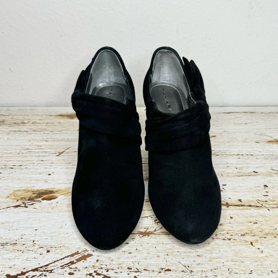 Botines Tahari Negro Grisson Gamuza Tacón 8M Foto 2 de 4