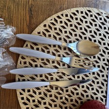 Ensemble couverts acier inoxydable brillant argenté fourchette cuillère couteau