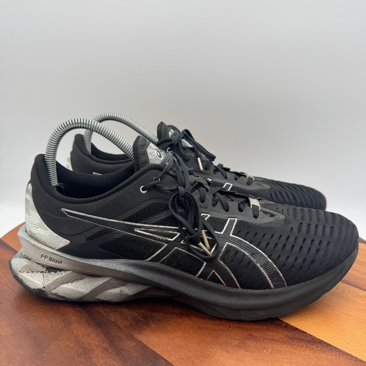 ASICS Novablast Shoes Mens 11.5 Black Pure Silver Running  display picture 2