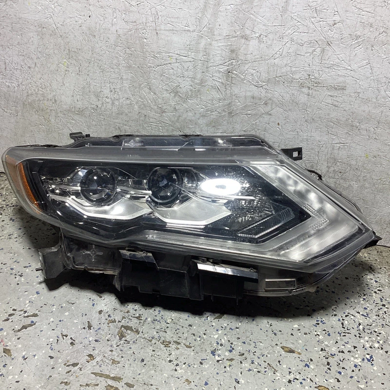 2017-2019 NISSAN ROGUE RIGHT PASSENGER SIDE RH HEADLIGHT OEM