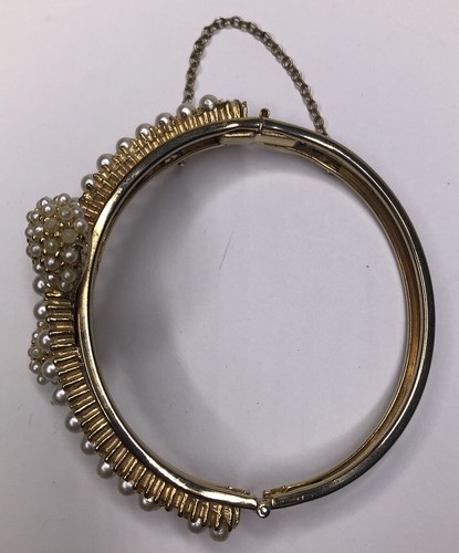 Gold Metal & Faux Pearl Bangle Bracelet Snap Closure Safety Chain 2.5 in Dmtr - Picture 3 of 7