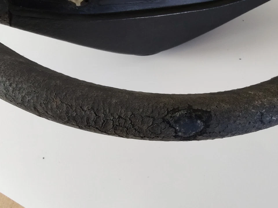 OEM Audi 85 4000s Quattro 80 90? Volante de cuero con daños solares #443419655C Foto 3 de 4