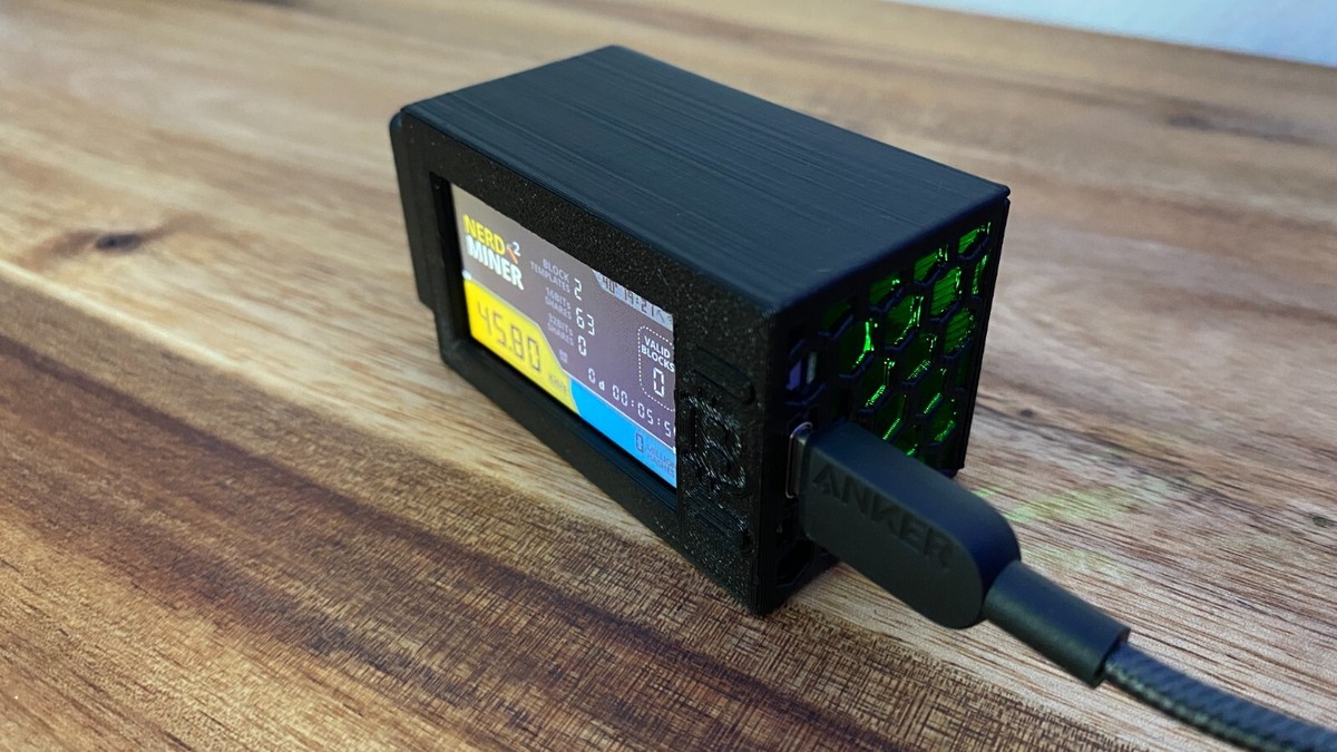 NerdMiner V2 / BTC Lotto in Schwarz + Gehäuse + Kühlkörper + Lüfter +  78KH/s | eBay.de