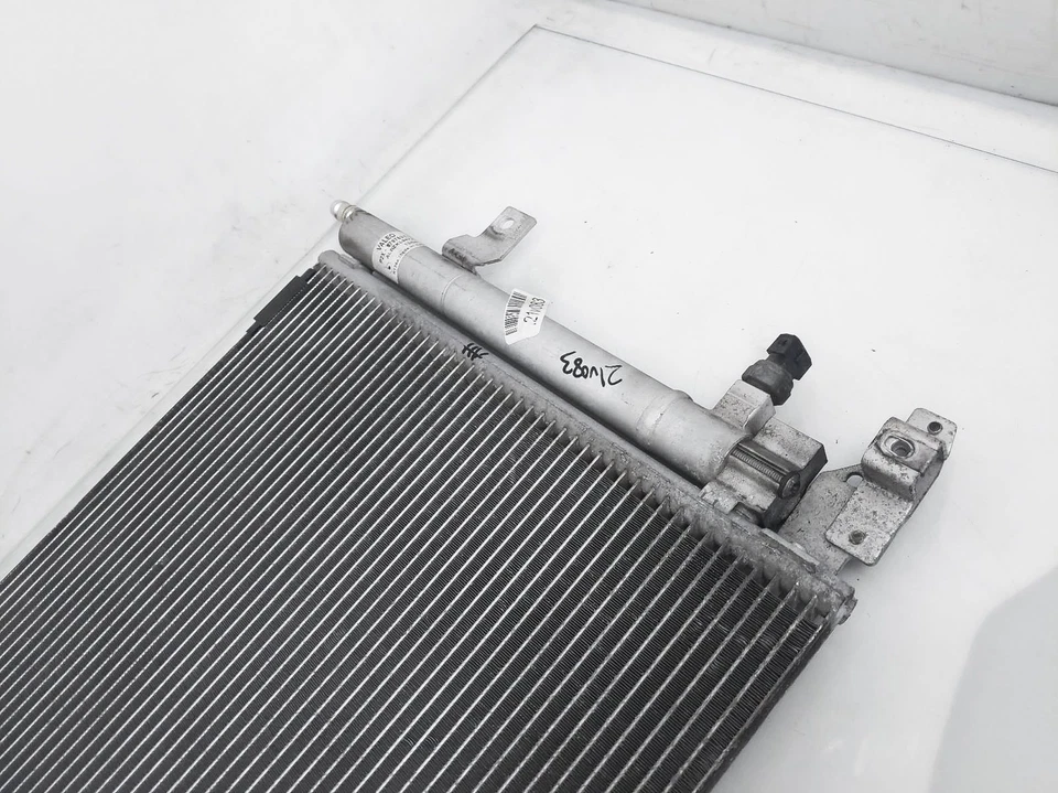 Конденсатор кондиционера переменного тока универсал Volvo Xc70 2003-2005 годов выпуска 30676602 - Изображение 2 из 4