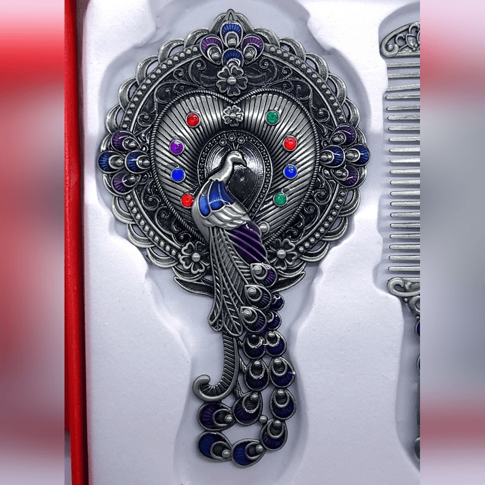 Gorgeous 3D Peacock Vintage Mirror & Comb New Gift Box Set Silver