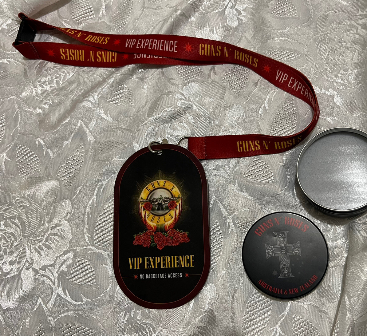 GUNS N' ROSES VIP 特典グッズ s-l1200.jpg