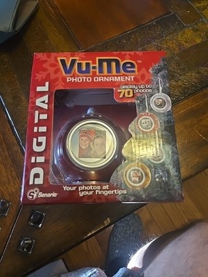 Vu-Me Photo Ornament Display Up To 70 Pics 1.5' LCD Screen USB Cable