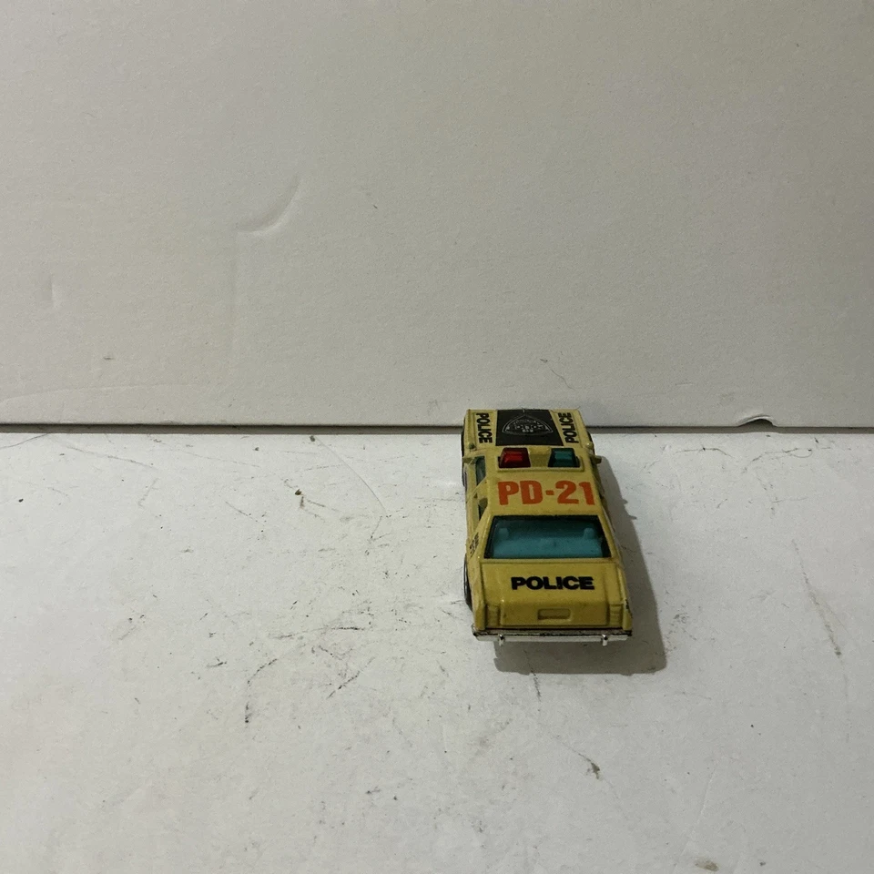 Matchbox Ford LTD PD-21 Yellow Police Car 1/64 Scale Loose USED - Image 4 of 4