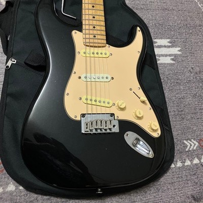 Squir By Fender Stratocaster Standard Series Black