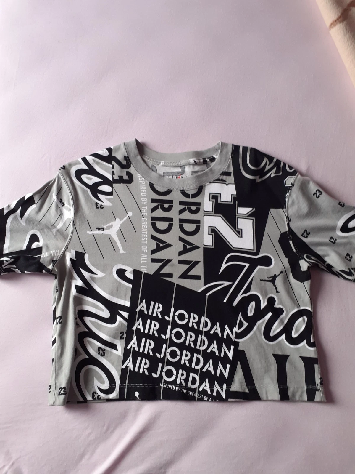 Women Jordan basketball all over print t-shirt in black and grey size S fits M
Opens in a new window