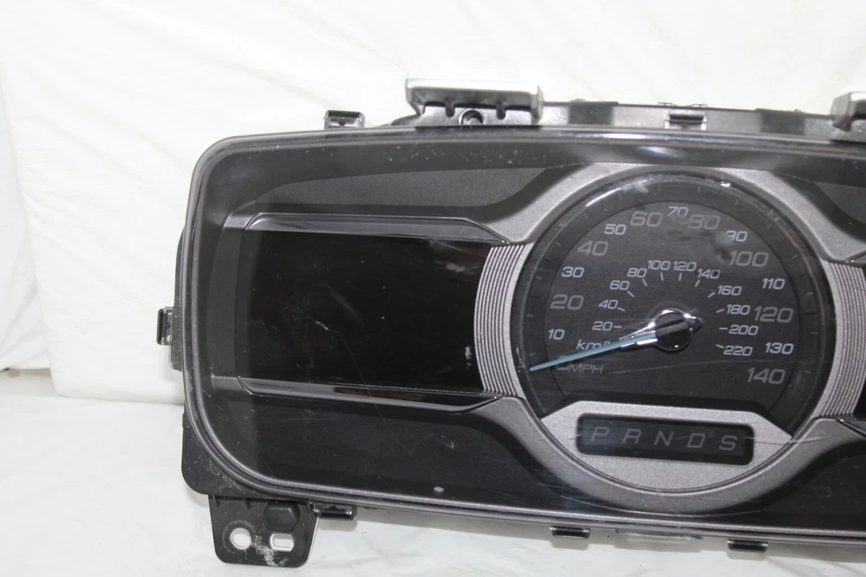 Cuadro de instrumentos velocímetro indicadores del panel de instrumentos Ford Taurus 2014 16.100 millas Foto 2 de 4