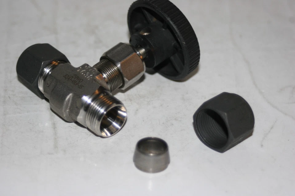 1/2 Tube OD 316ss needle Valve Parker 8Z(A)-V6LR-SS - Image 3 of 3