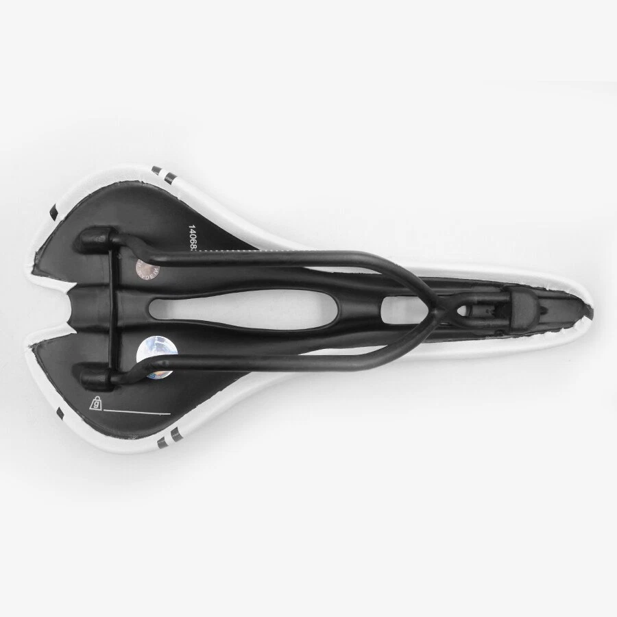 Ultralight Full Carbon Saddle Men Wave Road Bike Saddle Bicycle Racing Seat - Image 4 of 4