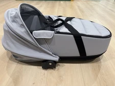 Babyzen YOYO+ Bassinet STONE Color. Pre-owned In New Condition With Box 0-6 Mo