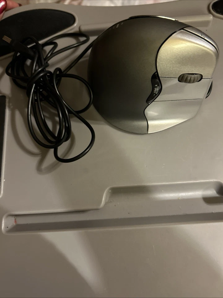 Evoluent VM4R Vertical Mouse 4 Right Handed Ergonomic Optical Mouse Wired USB - Image 3 of 4