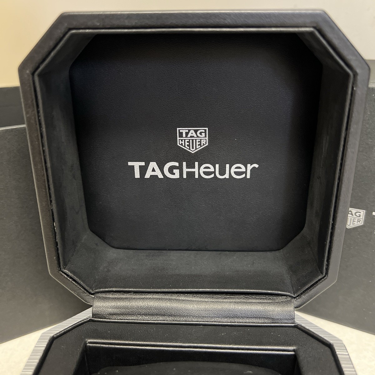 TAG HEUER OUTER BLACK WATCH BOX SET W/ LEATHER & WOOD INNER W