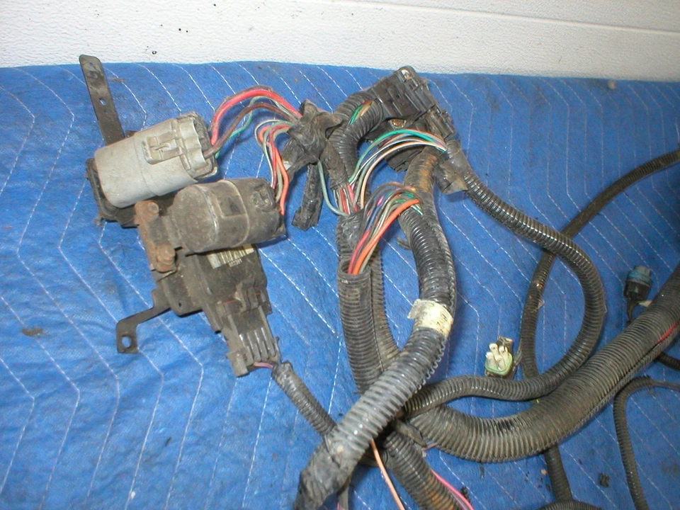 91 92 Firebird TBI 1990 CUERPO DEL ACELERADOR INJ 5.0 5.7 debajo del capó arnés piezas Foto 2 de 4