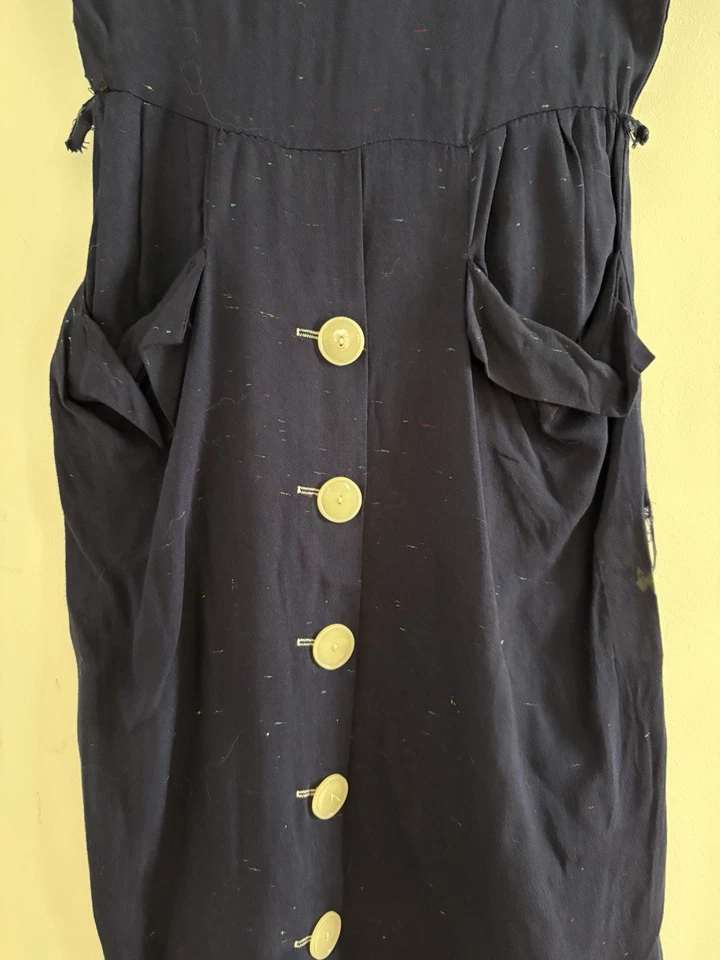 Винтажный 1940-х темно-платье с пуговицами, средней длины, размер маленький - Изображение 4 из 4