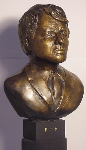 BÜSTE von ROBERT F. KENNEDY, NEW YORK SENATOR, BRUDER von JOHN F, J.F.K.
