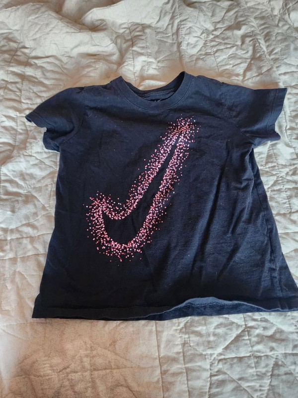 Nike girls t-shirt black with glittery pink swish size M