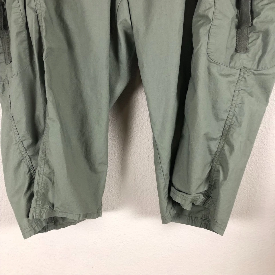 Pantalones Avenue para mujer 26 verdes elásticos recortados bolsillos de carga utilitarios Gorpcore Foto 4 de 4