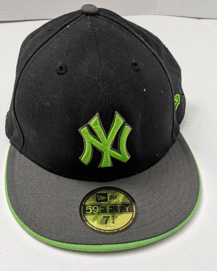 Vintage 80's NY Yankees Fitted Hat Size 7 3/4 New Era MLB DAMAGED