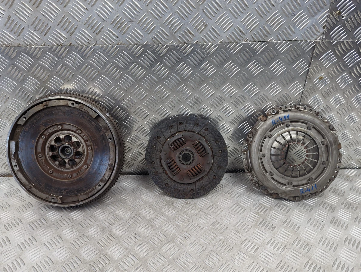 SUBARU FORESTER FLYWHEEL & CLUTCH KIT MANUAL GEARBOX 30210AA720.