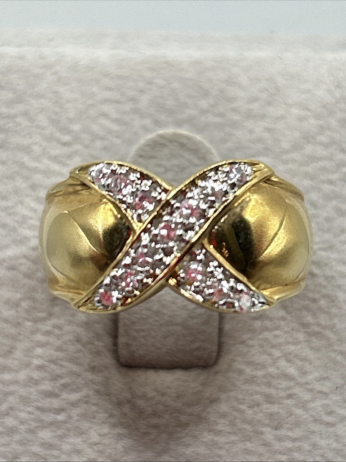 Bague vintage fantaisie  Doré Avec Strass Blanc . Taille 54