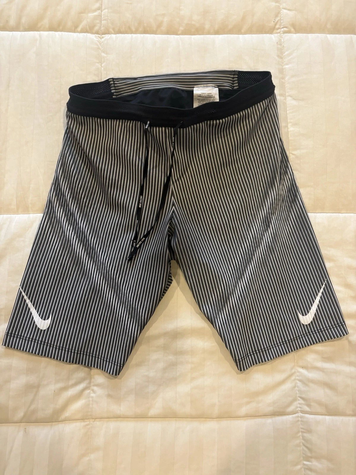 OFFICIAL NIKE AEROSWIFT RUNNING HALF TIGHTS SHORTS FN3369-013 MEN’S SIZE Small