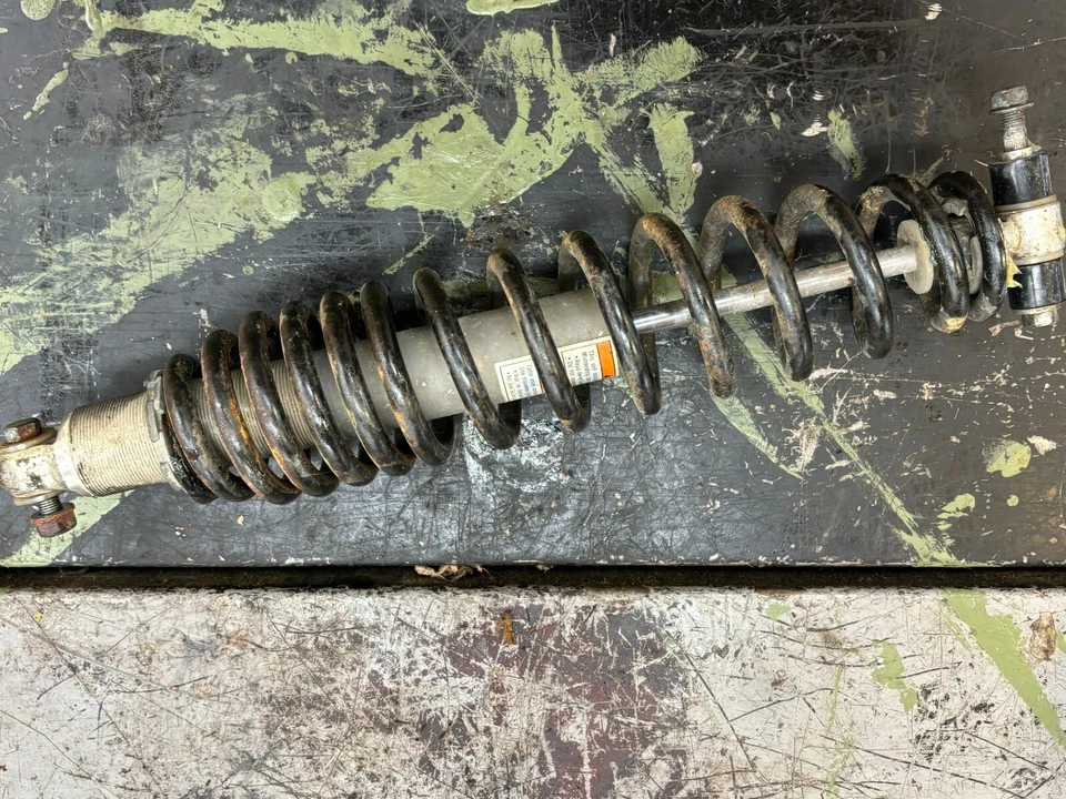 Оригинальный центральный амортизатор газовой подвески Yamaha SX Viper 2002-03 8EK-47481-00-00 RW6058 - Изображение 2 из 4