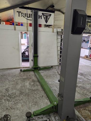 2 post car lift 240v - Picture 2 of 20