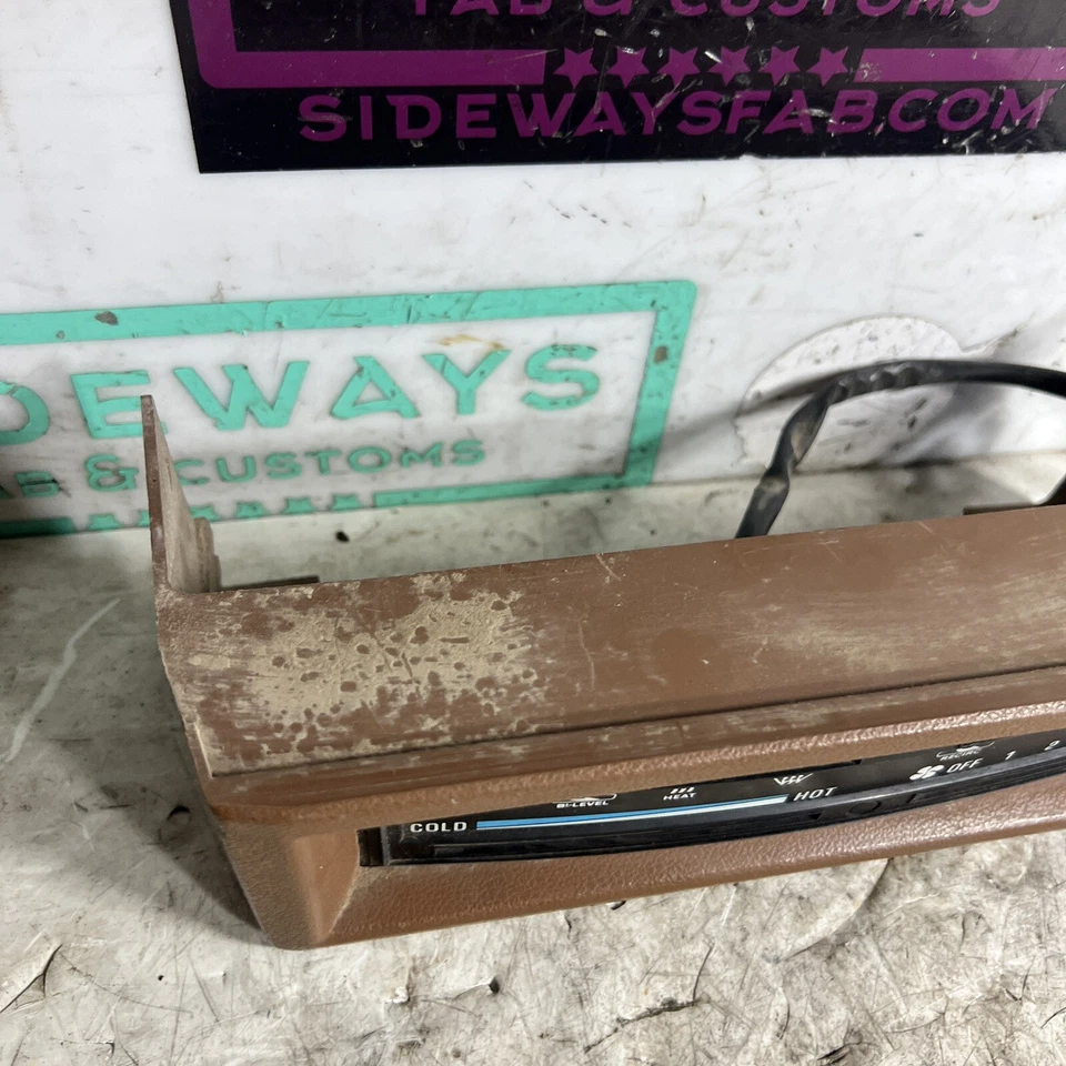 80-86 Datsun 720 Pickup Climatizador HVAC Placa frontal Bisel Bronceado Calentador de CA Foto 3 de 4